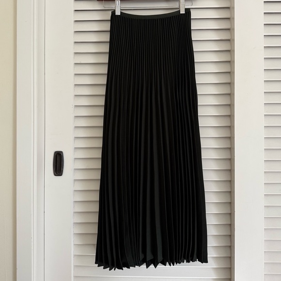 Jenni Kayne Pleated Skirt in Forest - Picture 8 of 8